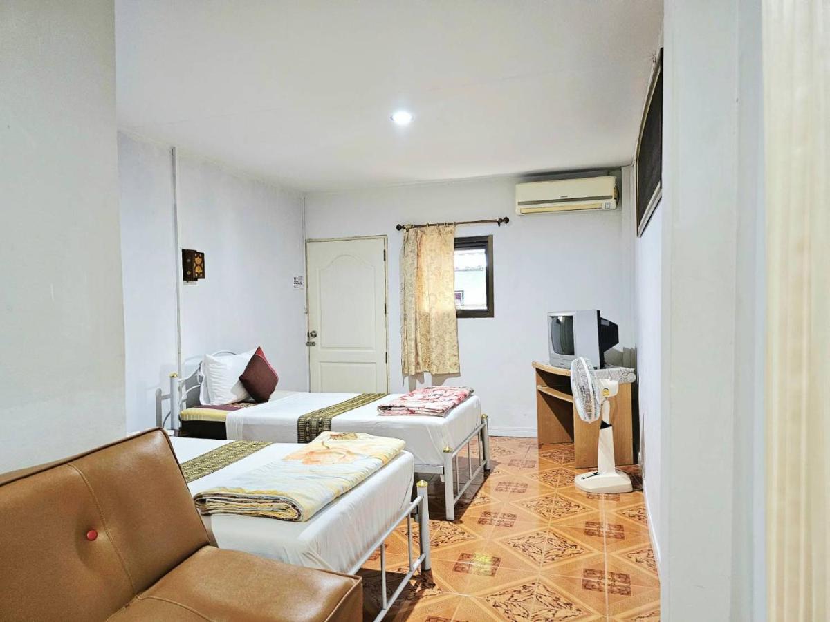 P.California Inter Hostel Nang Rong Luaran gambar