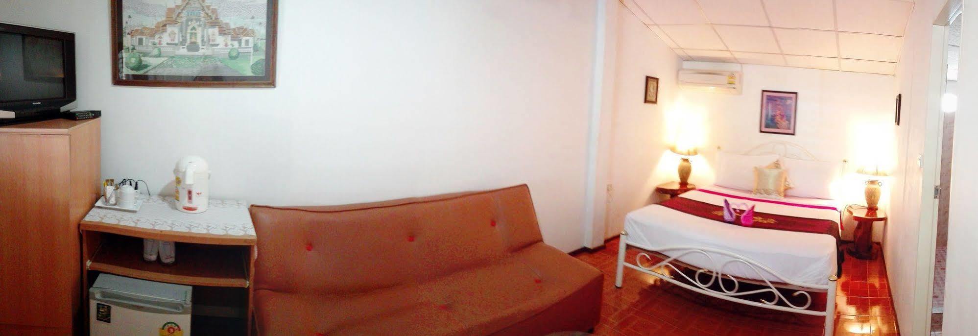 P.California Inter Hostel Nang Rong Luaran gambar
